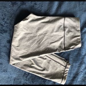 Reversible cropped workout leggings